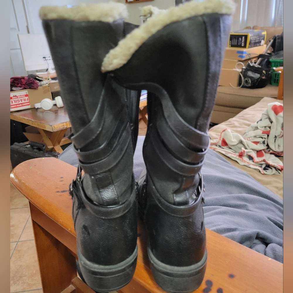 3/20$*Black Strappy Knee-High Boots - Picture 4 of 10